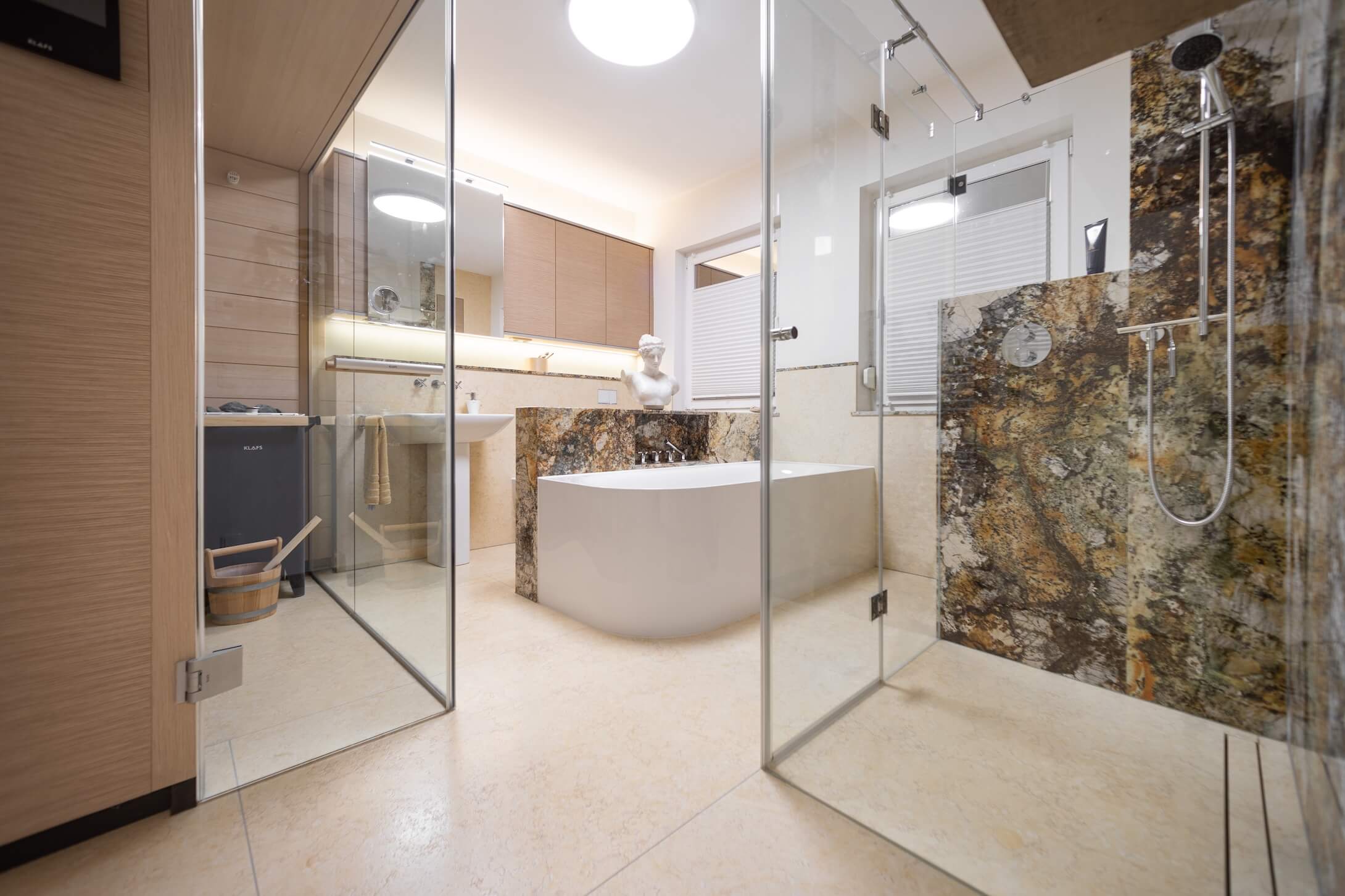 Badgestaltung aus Naturstein in Berlin Referenzbild